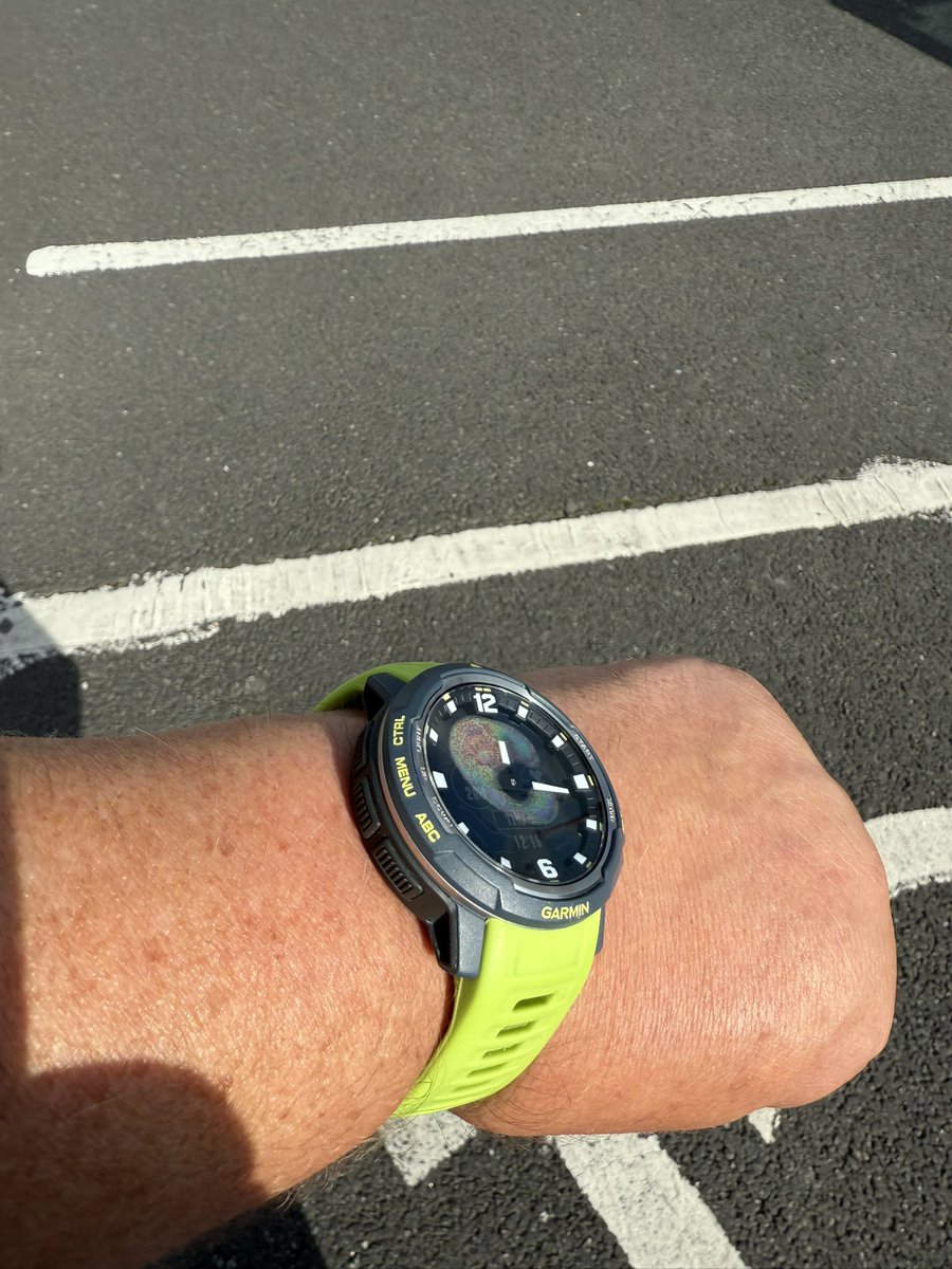 MR_WFC's tweet image. Hi @GarminUK @Garmin @GarminFitness 

Would you be able to help me? 

My ‘Instinct Crossover’ has condensation OR has leaked. 

(see Photo) 

This has never happened before 😫

#CanYouhelp