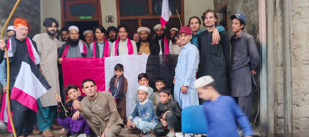 QWP_PK's tweet photo. اپر کوہستان شمولیتی پروگرام
قومی وطن پارٹی اپر کوہستان میں سابقہ امیدوار پی کے 31 رحمت بنی کی کوششوں سے کریم داد، محمد یونس، غلام سعید و دیگر افراد اپنے خاندان اور ساتھیوں سمیت پی ٹی آئی سے مستعفی ہوکر قومی وطن پارٹی کا حصہ بن گئے
نئے شامل ہونے والوں کو پارٹی مفلرپہنا کر خوش آمدید کہا گیا
#QWP #UpperKohistan