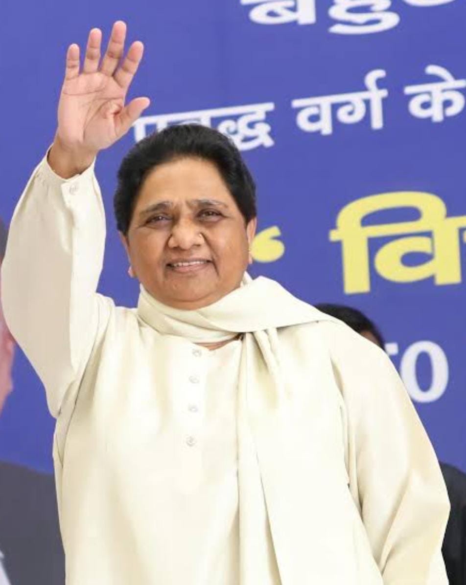 ARPITYADAV743's tweet photo. बस जानना ये था की जो नारा लगा है सर्व समाज के सम्मान में बहन जी है मैदान में…

तो उसी सर्वसमाज में से तथाकथित सवर्ण समाज कितना बहनजी और दलितों के सम्मान में मैदान में होता है ?

सिर्फ पिछड़ों और दलितों को आज फिर से ठगने के अलावा कुछ नहीं हुआ है

#बहनजी_का_संदेश #बसपा #Mayawati https://t.co/8zoNI17hxs