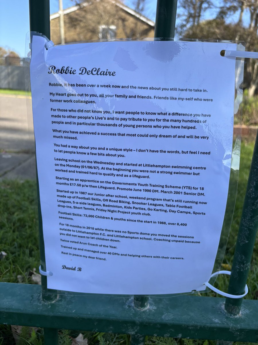 Vic_Short's tweet image. Lovely tribute to Robbie by his remembrance beach from his ex Littlehampton Swimming Centre Manager Dave Batchelor. So missed by everyone. Rest in Peace mate ❤️