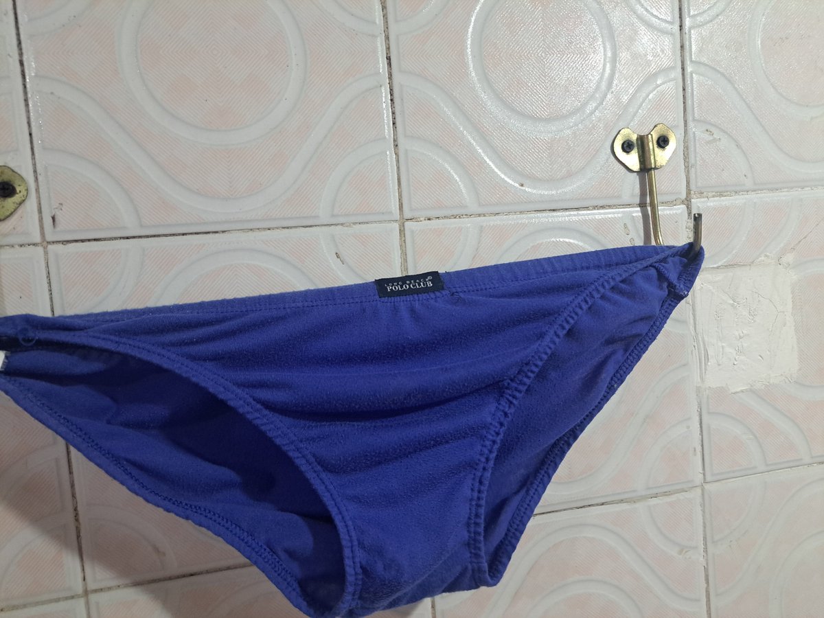 Robertintedy's tweet photo. Mi calzon azul https://t.co/41BwXJB6Go