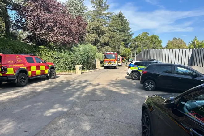 🚨 𝗟𝗔 𝗠𝗔𝗜𝗦𝗢𝗡 𝗗𝗘 𝗩𝗜𝗡𝗜𝗖𝗜𝗨𝗦 𝗝𝗥 𝗩𝗜𝗖𝗧𝗜𝗠𝗘 𝗗'𝗨𝗡 𝗜𝗡𝗖𝗘𝗡𝗗𝗜𝗘 ! 😱🔥

L'incendie s'est déclaré dans le sauna du sous-sol de la maison.

Les pompiers ont été appelés vers 11 heures et ont réussi à maitriser les flammes. 🧑‍🚒

La fumée a envahi 2 étages de