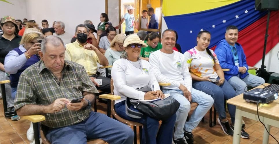 acosta_alcaldia's tweet photo. Dirección de turismo del municipio Acosta e Increma asistieron este miércoles a reunión para conocer los detalles de la Expo Flor y Café Caripe 2025, con el objetivo de participar en la misma para continuar proyectando las bondades turísticas del municipio Acosta. https://t.co/POdi1KBNmG