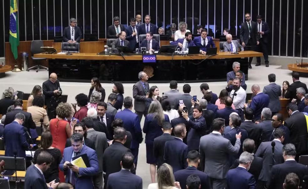 g1goias's tweet photo. Veja como os deputados goianos votaram sobre a retirada da medida provisória que aumentaria tributos e arrecadação do governo ==> https://t.co/zRLgaSq3F5 #g1go #politica #CâmaradosDeputados #deputadosfederais #Goiás #medidaprovisória #MP1303 https://t.co/ISch9ah8Zm