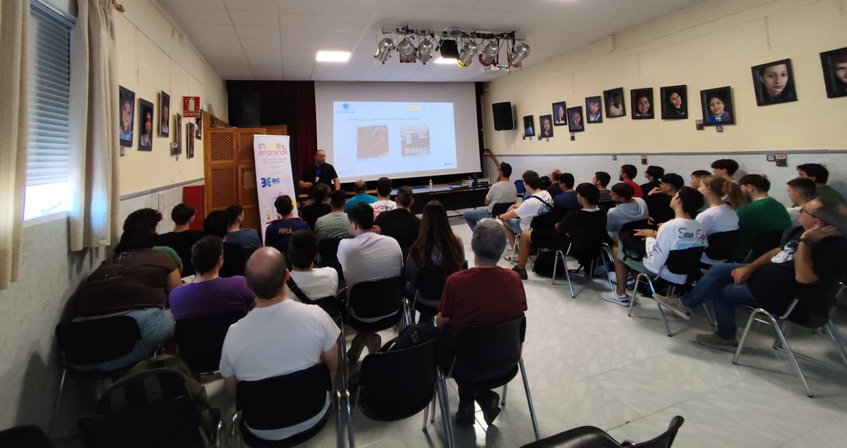 BicEuronova's tweet image. Ciberseguridad en acción🚀Prevención, Defensa y Protección. 

Hoy en jornada organizada por @BicEuronova  en colaboración con el @INCIBE 👉🏽en las Escuelas Profesionales de la Sagrada Familia Icet en Málaga. 
📸 Jornada impartida por Ángel Pérez de #SecurityLab