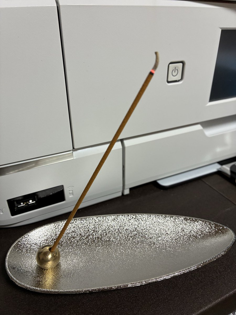 yochiyasu's tweet photo. お香焚いてみた
なつかしい気分になれていいな https://t.co/hyd27dccM3