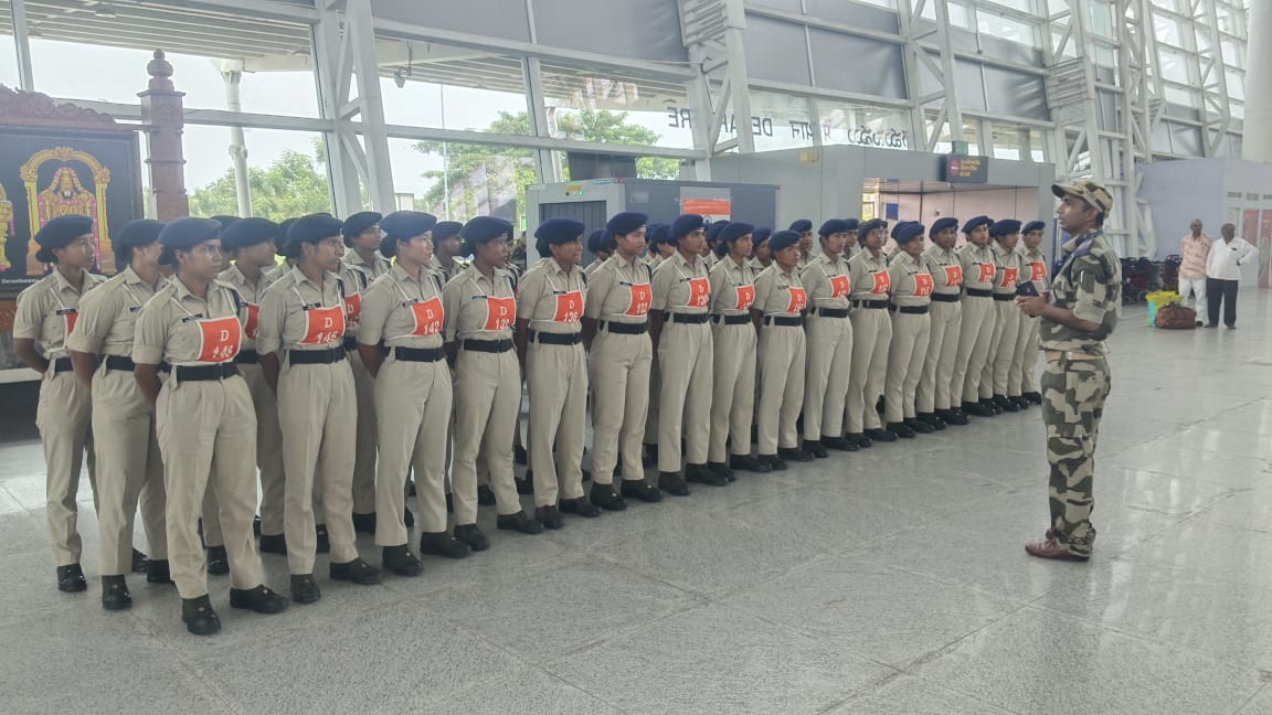 CISFHQrs's tweet image. Aviation Security Familiarisation Visit Of Trainees At ASG Tirupati.

A total of 148 trainees of the 50th Batch L/CT/GD (UT) undergoing Basic Training at RCRTC #Thakkolam visited #CISF Unit ASG #Tirupati for an Aviation Security Familiarisation Programme.

The visit gave trainees…
