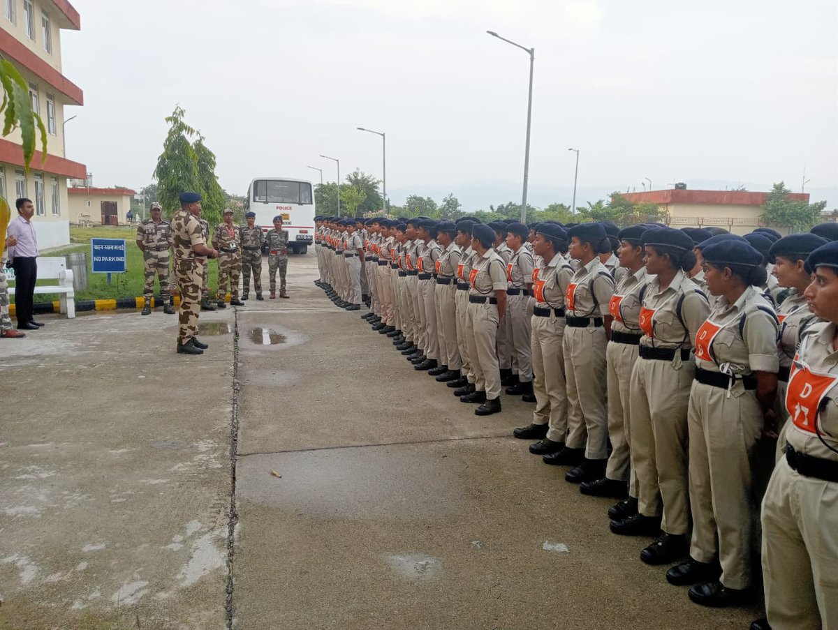 CISFHQrs's tweet image. Aviation Security Familiarisation Visit Of Trainees At ASG Tirupati.

A total of 148 trainees of the 50th Batch L/CT/GD (UT) undergoing Basic Training at RCRTC #Thakkolam visited #CISF Unit ASG #Tirupati for an Aviation Security Familiarisation Programme.

The visit gave trainees…