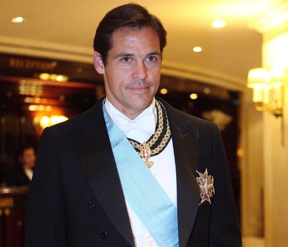 madamedefrances's tweet image. La République est à bout de souffle.

Des ministres qui démissionnent, un peuple divisé, une nation sans cap.
La France ne souffre pas seulement d’un problème politique : elle souffre d’un vide spirituel et symbolique.

Sous l’Ancien Régime, le roi incarnait l’unité, la…