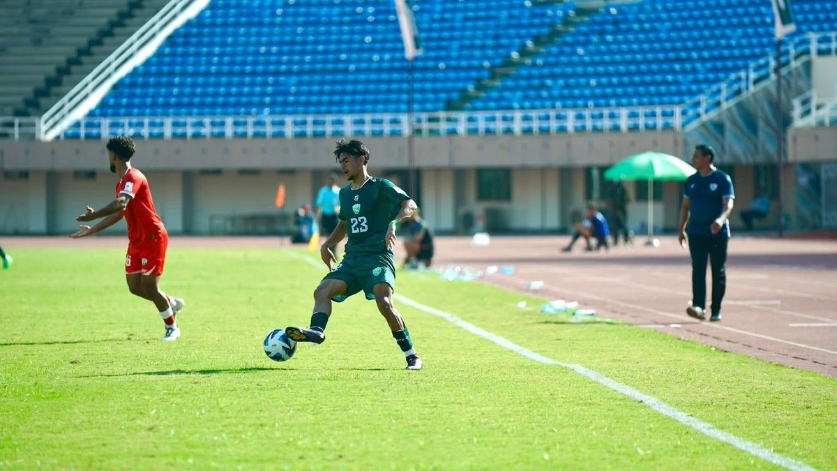 FootballPak's tweet photo. Two major positives today

Etzaz Hussain and a young Ahmed Faraz Gulzari solid on their debuts. https://t.co/taTHl1jg8t