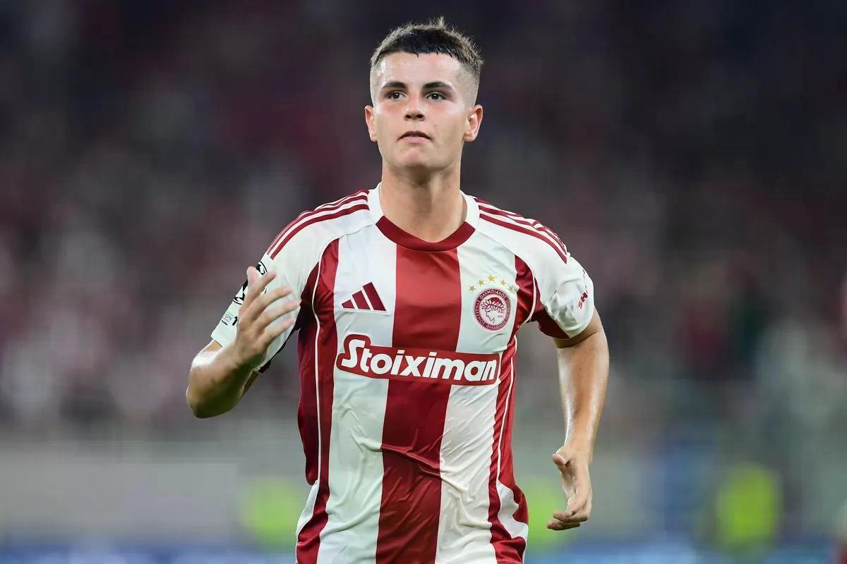 📰 According to Olympiakos Sporting Director Darko Kovacevic, who spoke on <a href="/tuttosport/">Tuttosport</a>, the Greek champions rejected a €40 million offer from Premier League side Brighton for talented midfielder Christos Mouzakitis over the summer 🇬🇷❌️🏴󠁧󠁢󠁥󠁮󠁧󠁿

#Olympiacos #BHA #SLGR