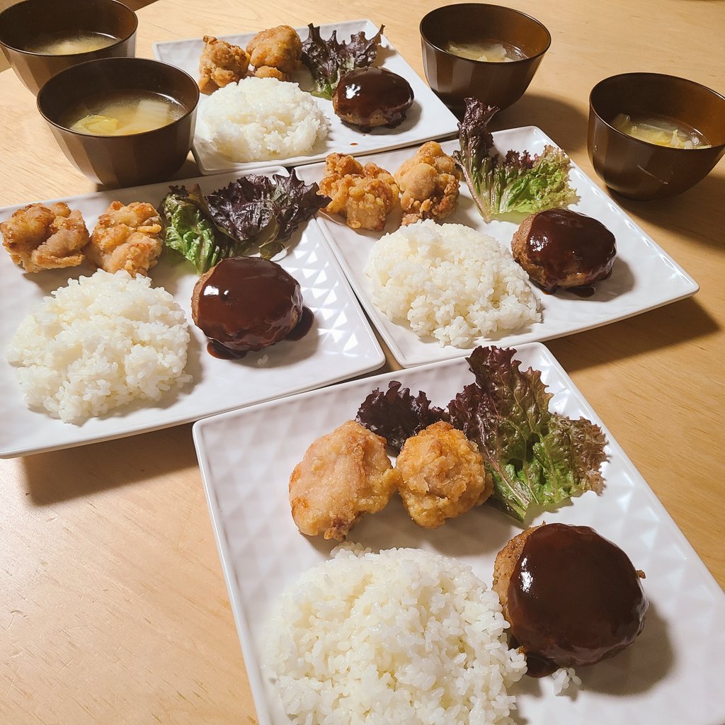 tomocha_kabu's tweet image. 娘が作ったハンバーグ定食。残業で遅くなるって連絡したら「OK！任せといて～」って…弟たちと一緒に作ったんだって。ほんと頼りになる ありがとう。