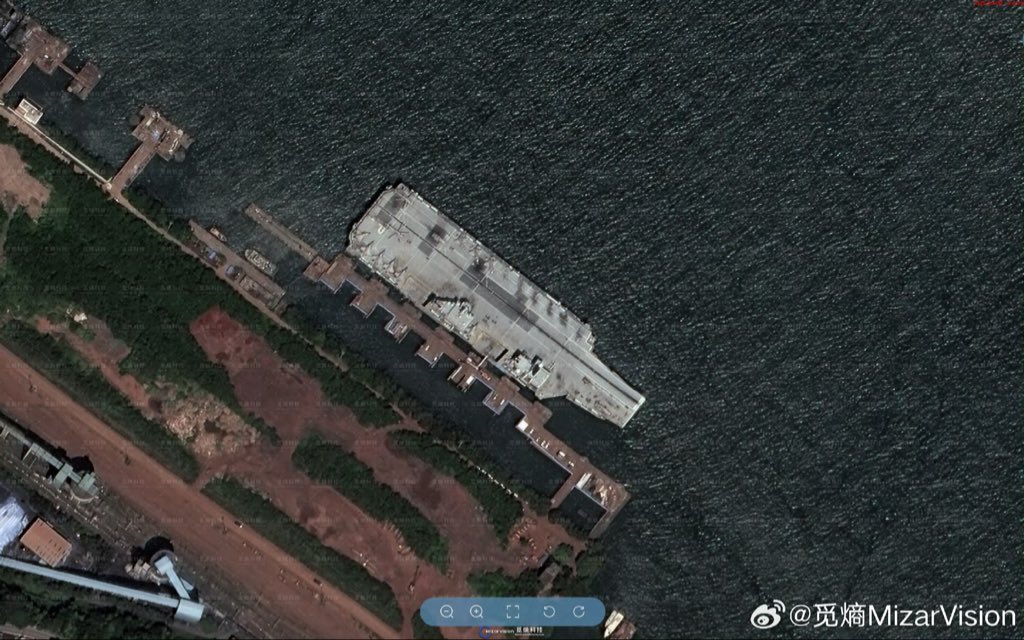 lobsterlarryliu's tweet image. HD satellite captures the British Royal Navy&apos;s HMS Prince of Wales（R09）aircraft carrier docking at the port of Mormugang, India. Via Mizarvision #OSINT