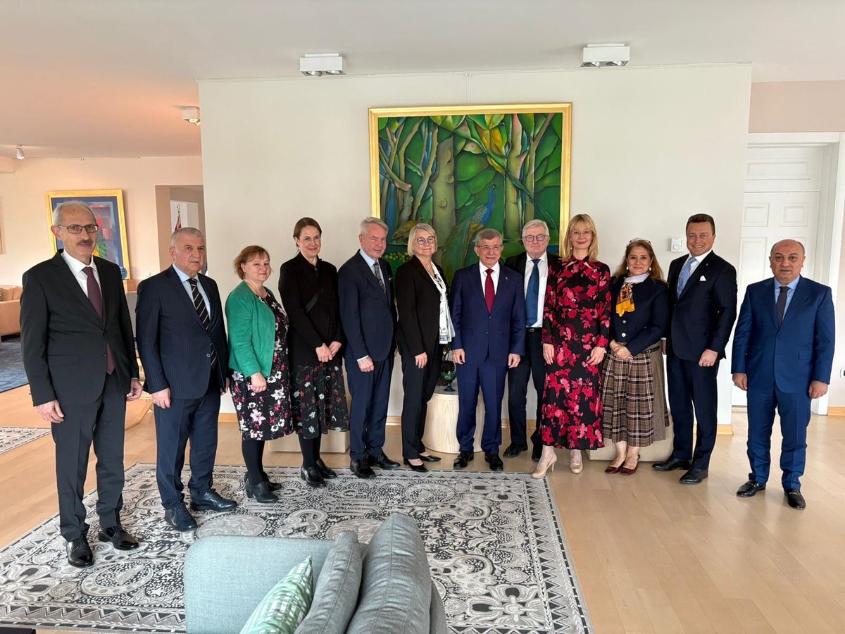 Finlandiya’nın Ankara Büyükelçisi Sayın Pirkko Mirjami Hämäläinen’nin nazik davetiyle, Genel Başkan Yardımcılarımız ve Bursa Milletvekilimiz Kani Torun ile birlikte Finlandiya’dan gelen seçkin bir heyetle kapsamlı ve verimli bir görüşme gerçekleştirdik.

Heyette, eski Adalet