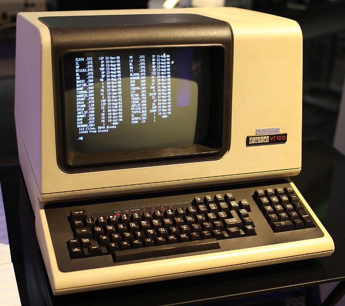 unix_byte's tweet image. The DEC VT100 terminal, released by Digital Equipment Corporation (DEC) in 1978, was a general-purpose terminal that could interface with various mainframes and minicomputers via an RS-232 serial interface. The VT100's innovation was to replace custom logic circuits with a…