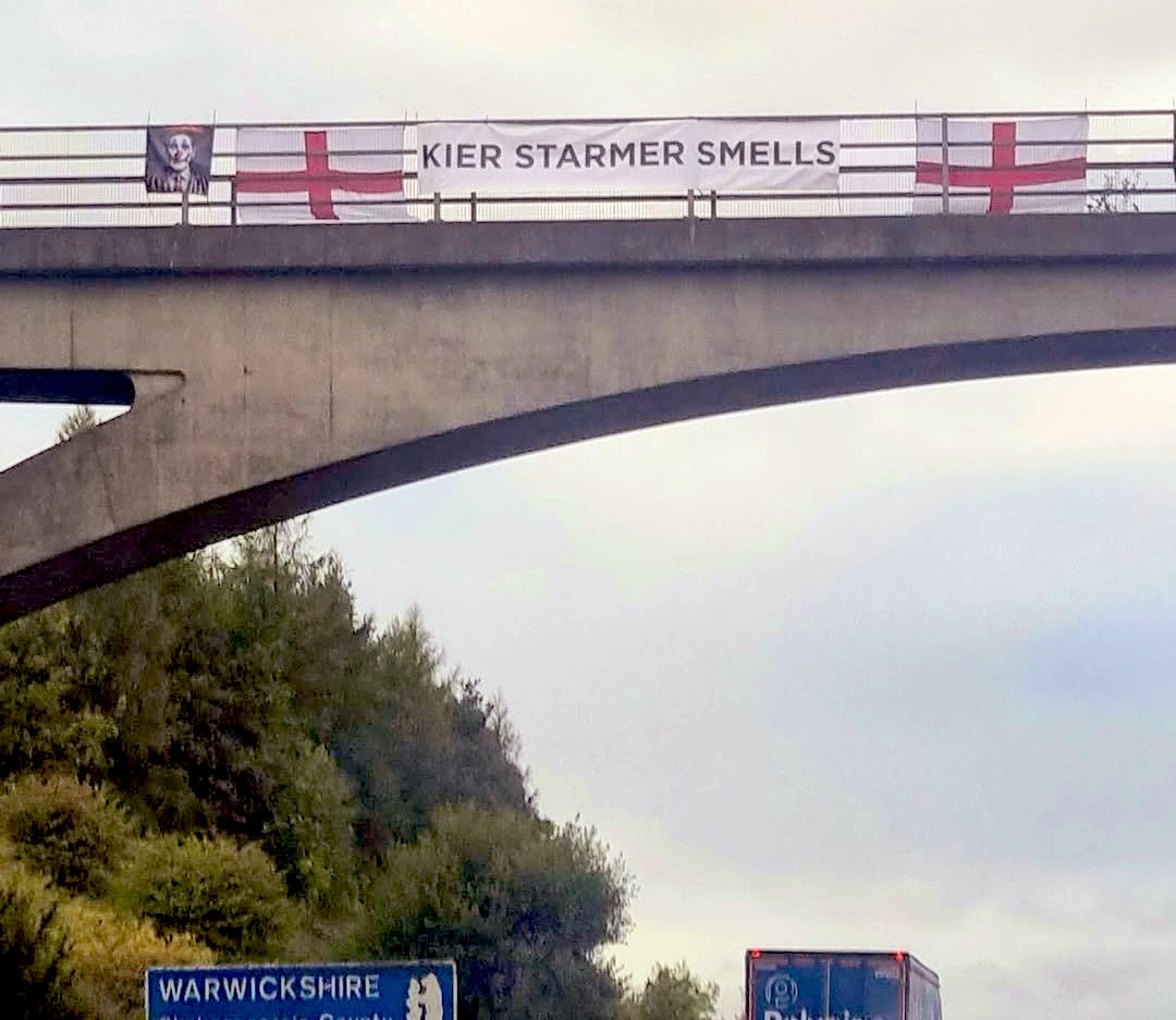 This is so ENGLISH 😂😂😂

Most polite banner ever…