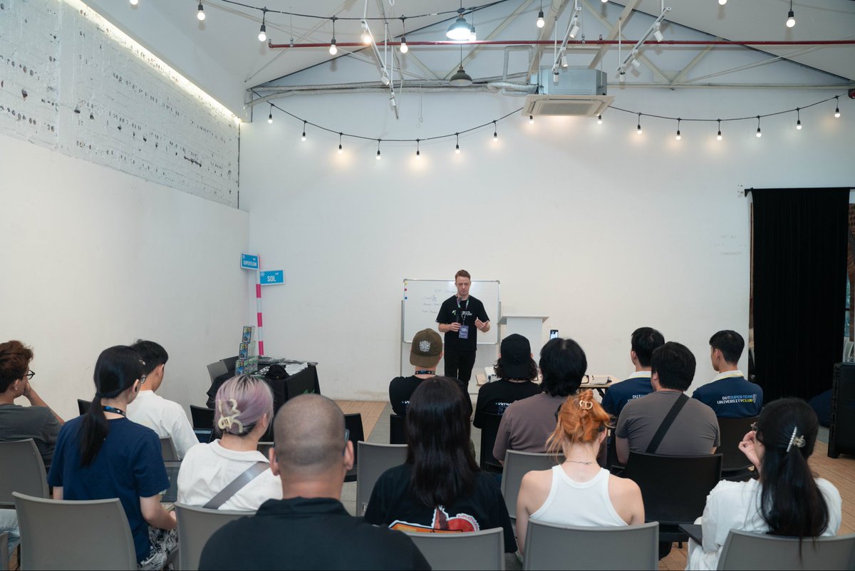 SuperteamVN's tweet image. What a day! 🔥 Huge shoutout to BK (@Justbkhere) from Vorld and Goran (@GMBD1) from CyberCharge. Both brought serious energy and fresh perspectives to Start-up Village Vietnam. Tons of takeaways. 🙌