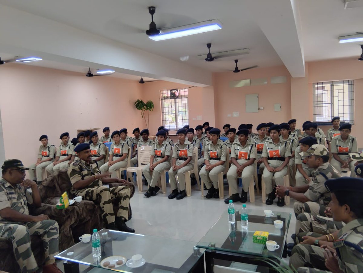 CISFHQrs's tweet image. Aviation Security Familiarisation Visit Of Trainees At ASG Tirupati.

A total of 148 trainees of the 50th Batch L/CT/GD (UT) undergoing Basic Training at RCRTC #Thakkolam visited #CISF Unit ASG #Tirupati for an Aviation Security Familiarisation Programme.

The visit gave trainees…