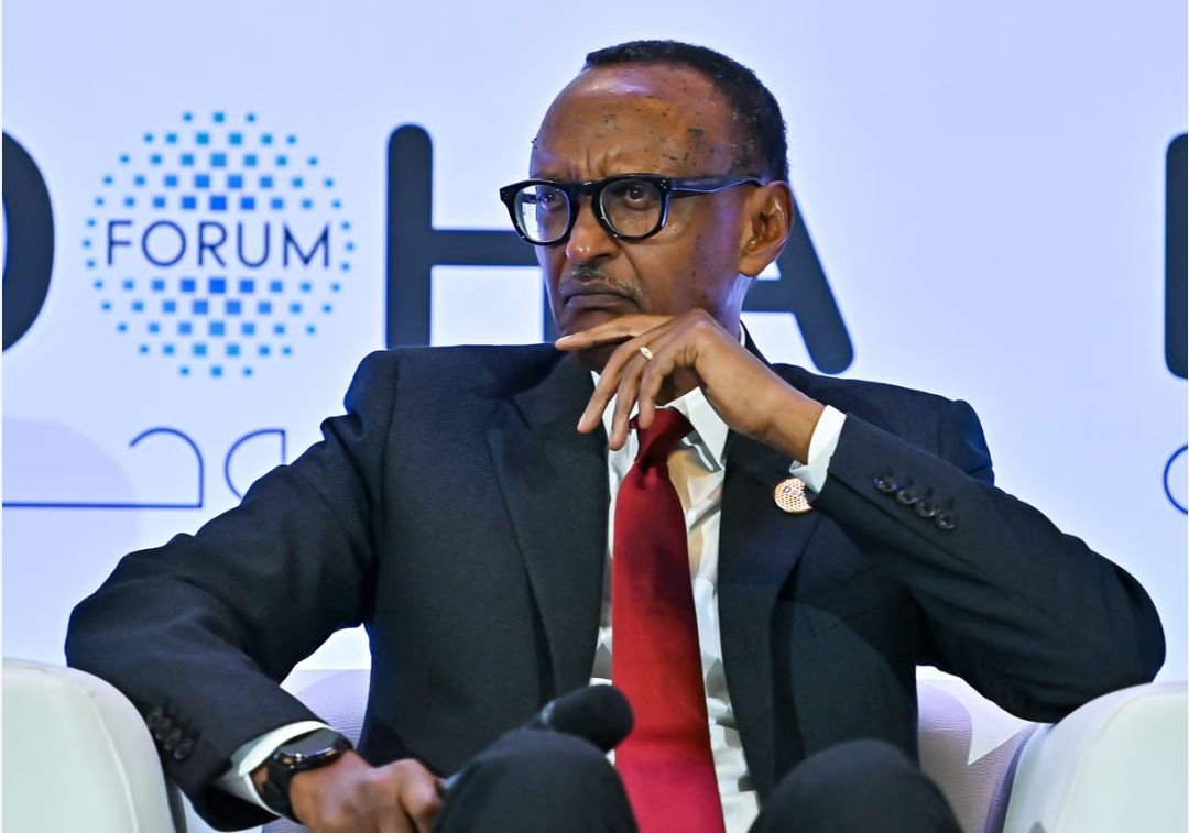 AnelkaAmeka's tweet photo. 1.Kagamé est un bon partenaire 
2. Kagamé est un assassin
3. À partir de Goma nous allons atteindre kigali 
3. À la moindre escarmouche lisasi kk moko
4. Lui et moi on se verra que au ciel 
5. Il a peur de me fixer le regard
6. Une riposte vigoureuse est prévu 
7. Stp arrete https://t.co/9h079WN9z4