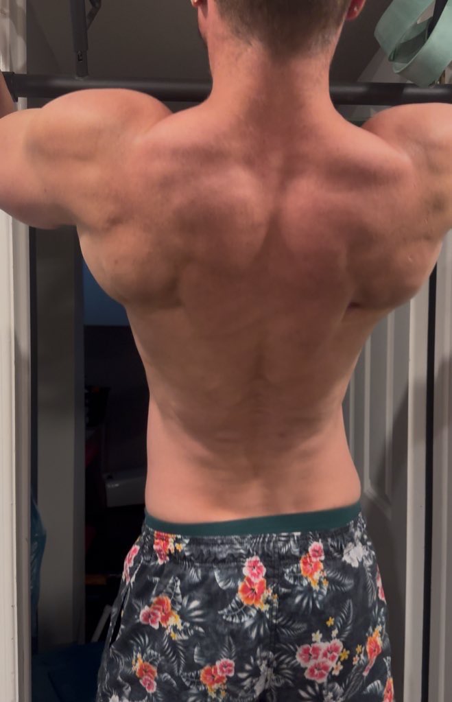 SnackMuscle's tweet image. Need a bitch to spot me when I’m working out 😈

 (Check out my #onlyfans for videos onlyfans.com/musclesnack ) 

#gay #cock #cum #porn #muscle #NSFW #onlyfans #chudai #wataa #sex #bdsm #musclegay #alpha #worship #
