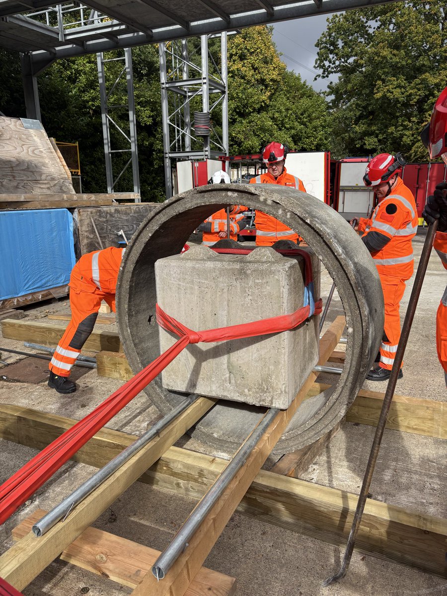 Hampshire & Isle of Wight Fire & Rescue Service tweet media