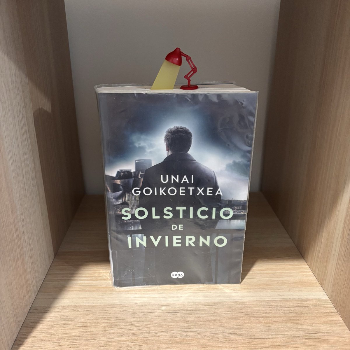 Me ha sorprendido gratamente la novela. Engancha desde la primera página y no puedes dejar de leer. Tiene varias tramas bien conectadas y no parece un autor novel. Pronto leeré el siguiente caso del inspector Ander Crespo. 

#MisLecturas2025