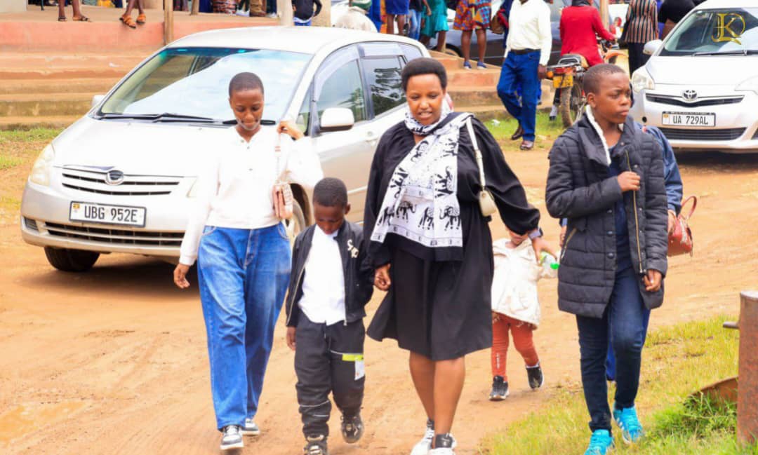 CFCFORTPORTAL's tweet image. It&apos;s Thursday! Join us for our midweek service at CFC Fort Portal as we celebrate Jesus. Spend the evening with us in Church. See you there!

#MidWeekService at 5 Pm.  
#LiveService @6Pm on KL Dickson YouTube Channel
#CFCFortPortal Church