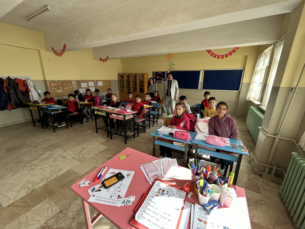 Okul Ziyaretlerimiz 📚

İlçe Milli Eğitim Müdürümüz Sn. Mahmut ASLAN, Yaylacı ilkokulunu ziyaret ederek öğretmenlerimiz ve öğrencilerimiz ile biraraya geldiler.