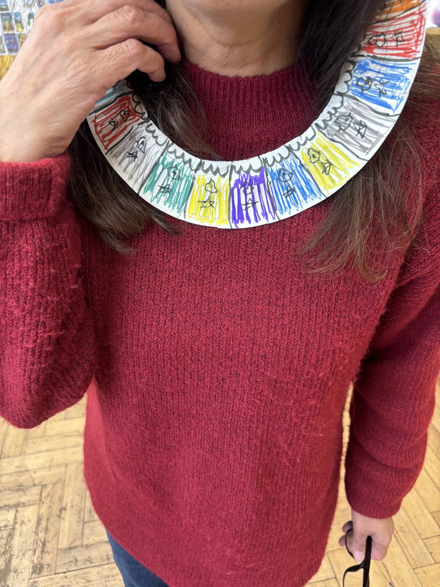GreenwichLibs's tweet image. We enjoyed a #BlackHistoryMonth inspired #Crafternoon at #PlumsteadLibrary yesterday! We were inspired to make African Maasai necklaces using different colours and shapes! 🖍️ Join the fun every Wednesday from 3.30-4.30pm to make friends, borrow books + #Craft! 📚 #LoveYourLibrary