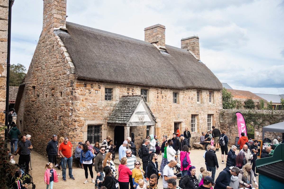 JerseyHeritage's tweet image. Our popular #Cider Festival, La Faîs’sie d’Cidre, brings together #JerseyCI&apos;s cider making #Traditions and turns them into a wonderful annual celebration.

Hamptonne / Sat and Sun, 18 &amp;amp;19 Oct / 10am to 5pm.

#RuralHeritage #Apples @OgierGroup