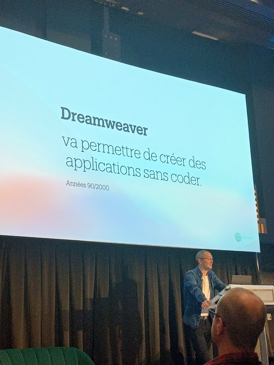laravel_france's tweet image. @beoneself nous propose une mise en abyme de l&apos;IA dans notre quotidien de développeurs au #ForumPHP statistiques à l&apos;appui !