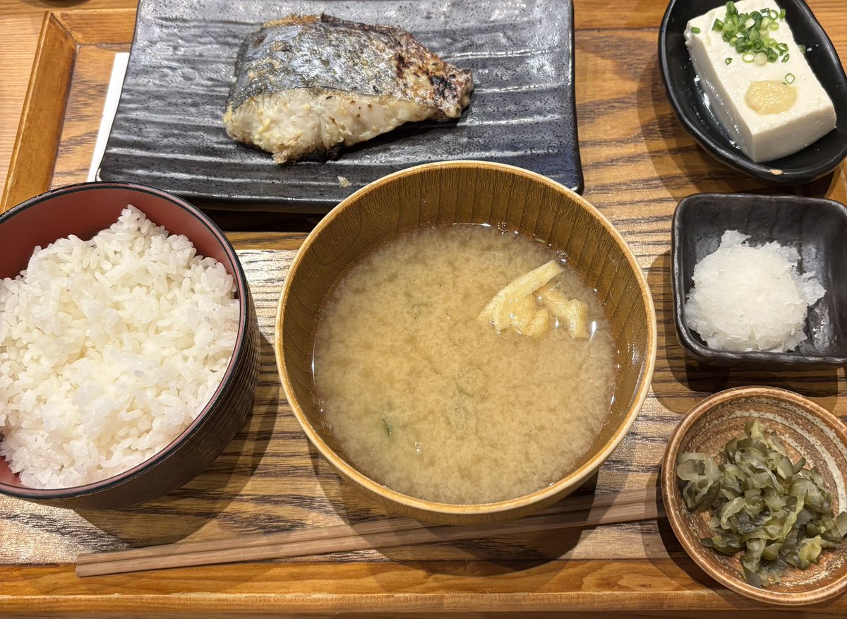 minato33813037's tweet image. しんぱち食堂で「さわらの西京焼き」。
やっぱり一番大切なのは“健康”。焼き魚を食べると、心も体も整う気がする。資産形成する上でとやっぱり健康一番✨

#健康生活 #しんぱち食堂 #焼き魚 #食事管理 #日々の積み重ね #資産形成