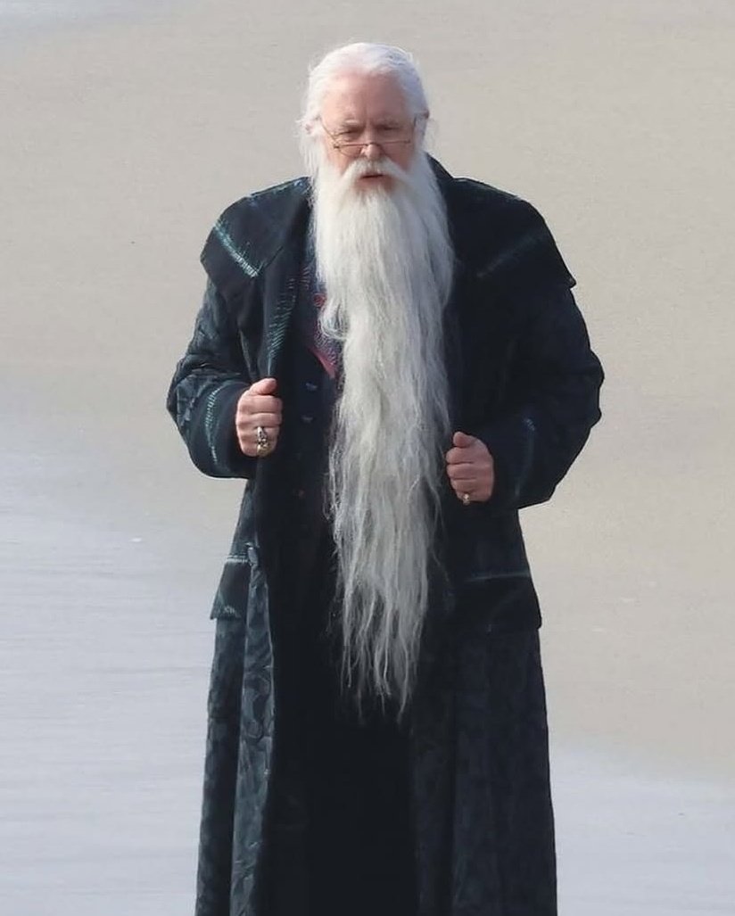 classland's tweet image. ¿Es el nuevo Albus Dumbledore o Santa Claus?