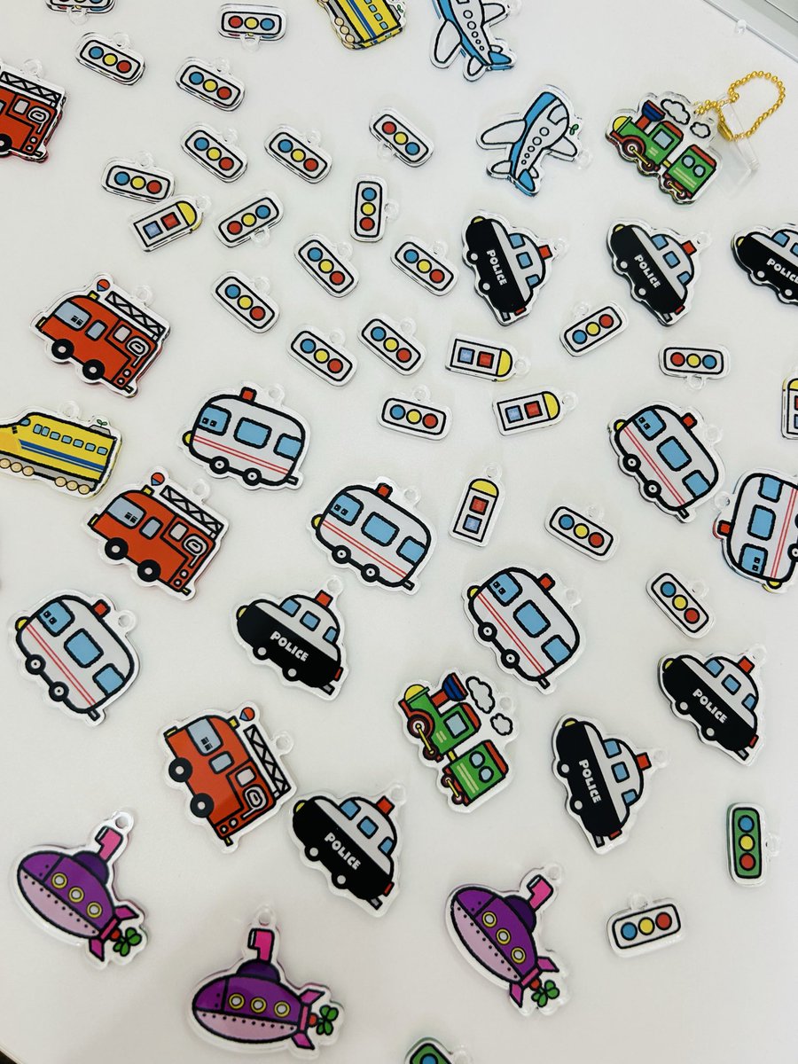 potato_sketch's tweet image. のりものアクリルキーホルダーが完成！TAN-SUの"はらぺこショップ"やイベントで販売予定です！

#アクリルキーホルダー
#のりもの