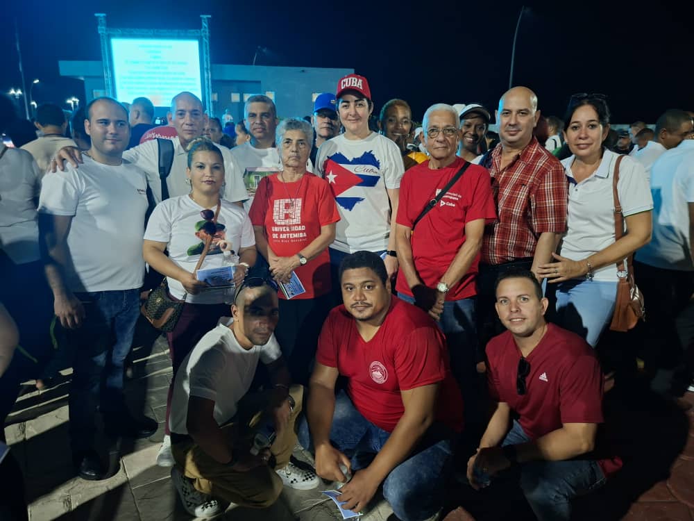 Ministerio de Salud Pública de Cuba (@minsapcuba) on Twitter photo ⚕️🇨🇺 🇵🇸 Los trabajadores de la Salud Pública cubana hoy en toda Cuba reafirmando la solidaridad con la causa palestina.
📢 Condenamos, una vez más, la barbarie de Israel contra ese pueblo y la complicidad del imperialismo estadounidense que la permite.
#CubaConPalestina ✊ ⚕️🇨🇺 🇵🇸 Los trabajadores de la Salud Pública cubana hoy en toda Cuba reafirmando la solidaridad con la causa palestina.
📢 Condenamos, una vez más, la barbarie de Israel contra ese pueblo y la complicidad del imperialismo estadounidense que la permite.
#CubaConPalestina ✊