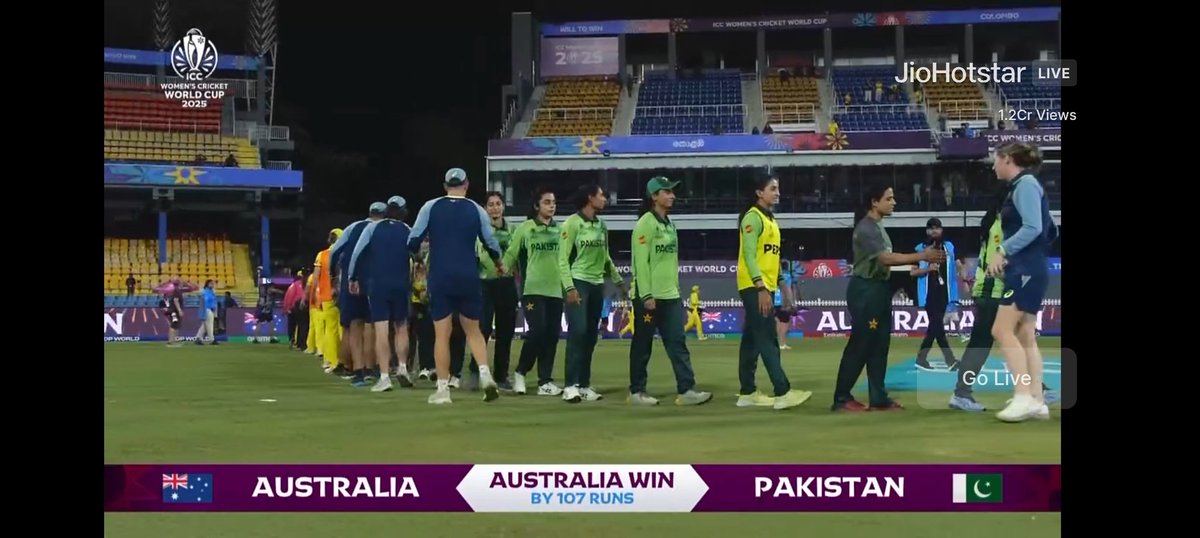 Sidharth_World_'s tweet image. Great team effort by Australia 🇦🇺, From 76/7 in 21.2 overs, skipper Beth Mooney (109 off 114) anchored a fightback with Alana King (51 off 49), taking AUS to 221/9 in 50 overs. Despite Nasreen &amp;amp; Rameen's bowling efforts for Pakistan 🇵🇰,

(1/2)

#AUSvPAK #CWC25