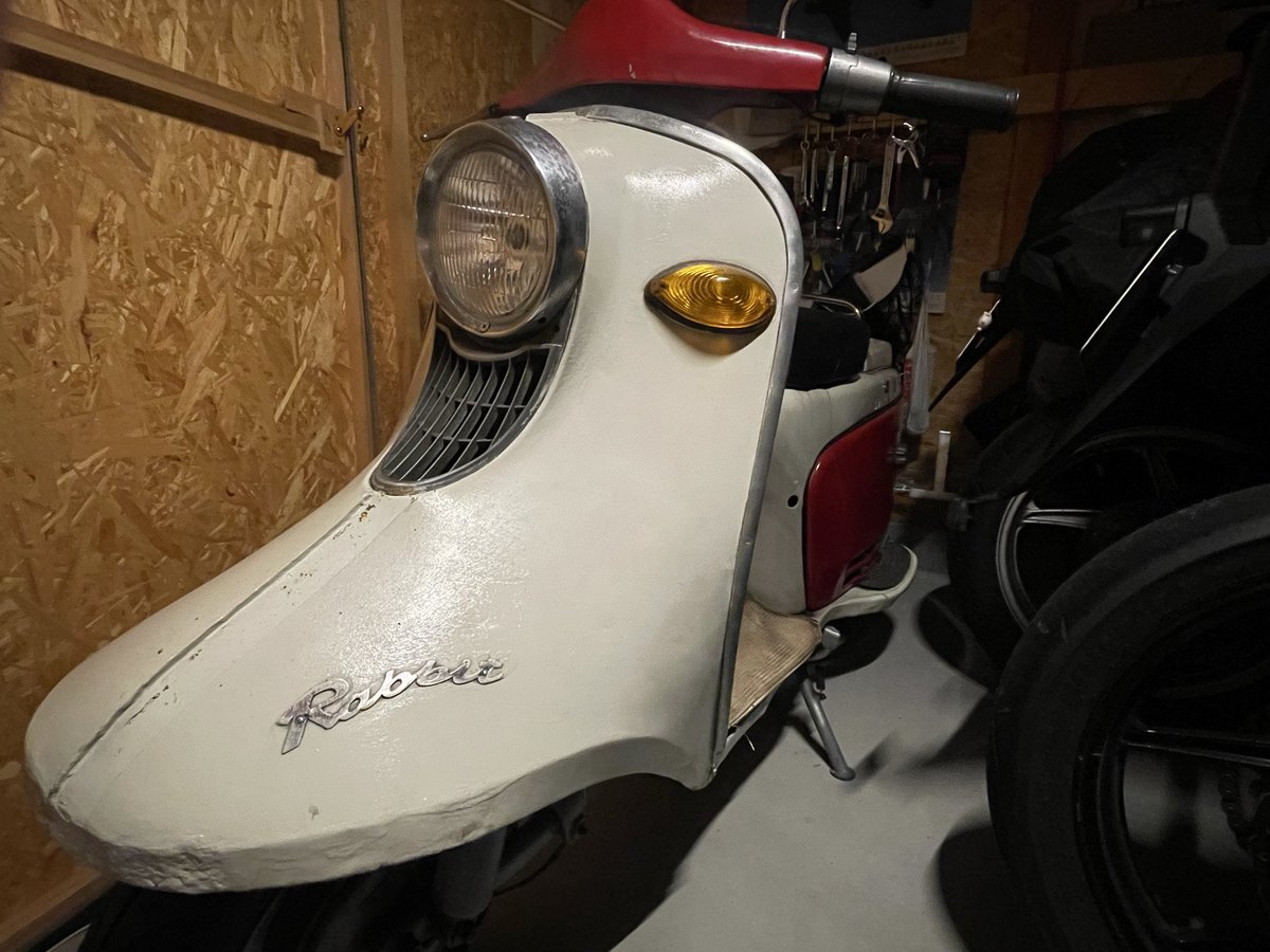 Shinya235u92's tweet image. うちのガレージに富士重工ラビット！
おしゃれかわいいじゃん

 #バイクのある風景  #ラビット 
 #Rabbit  #SUBARU
