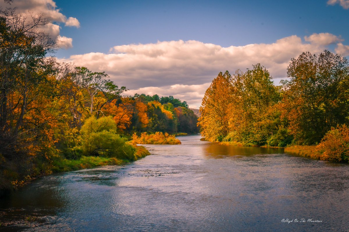 A.D. Moyer Lumber, Inc (@admoyerlumber) on Twitter photo Good morning America 🇺🇸 from SEPA. Happy Thursday! We're starting off the day at a brisk 45° 🍂
📷High On The Mountain Photography Good morning America 🇺🇸 from SEPA. Happy Thursday! We're starting off the day at a brisk 45° 🍂
📷High On The Mountain Photography