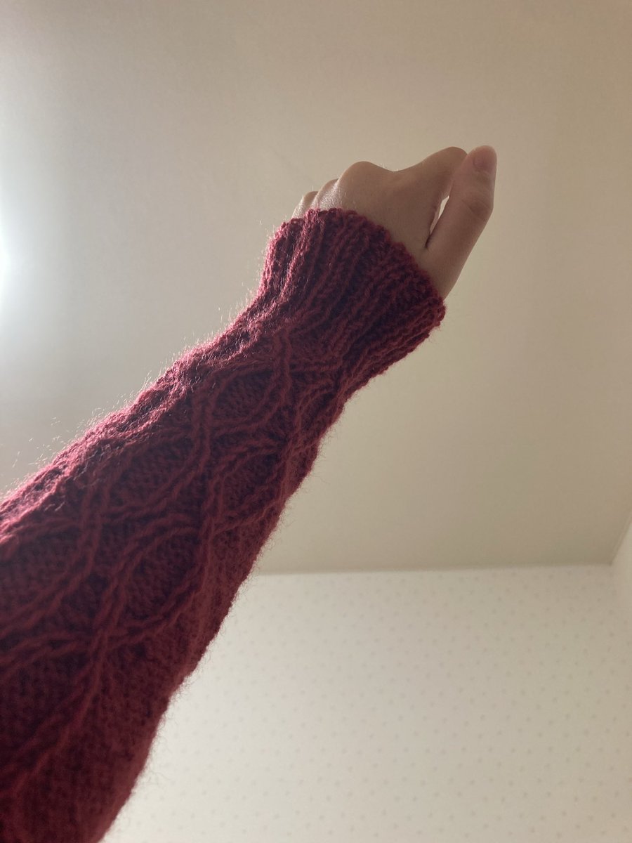 修学旅行の移動中に袖編み切った☺︎
#編み物 #棒針 #編み物好きな人と繋がりたい