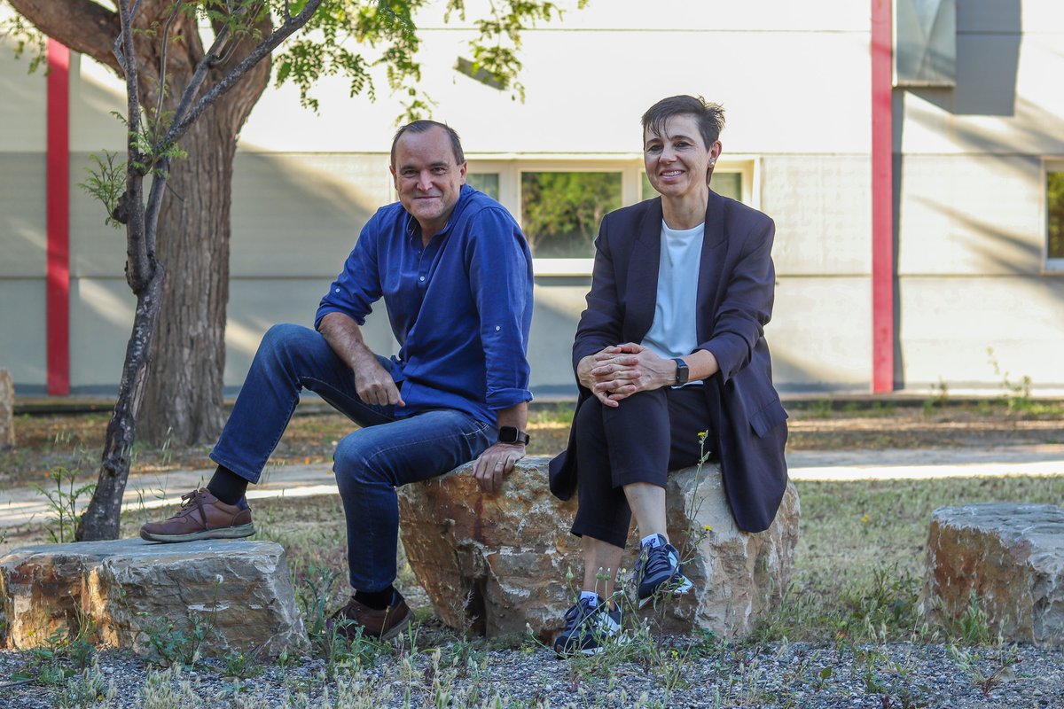 🎓 Alejandro y Jackie son el corazón de #Cambridge en la #FGUMA 🇬🇧 Como centro oficial examinador, organizan, asesoran y acompañan a quienes se preparan las pruebas de Cambridge, Linguaskill o Young Learners

¡Certificar tu inglés es más fácil que nunca! 
fguma.es/idiomas-acredi…