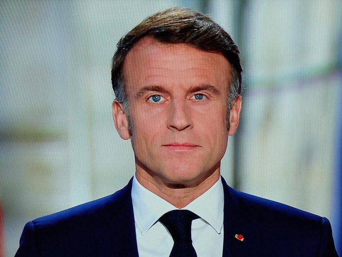 RosettaSil94605's tweet image. Qui Emmanuel Macron va-t-il nommer comme Premier ministre ?