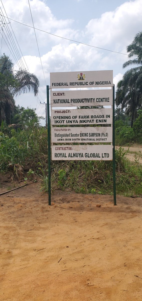 TrackaNG's tweet image. N60m was allocated to the Opening of Farm Roads in Ikot Unya, Mpat Enin, Akwa Ibom state in the 2024 FG Budget.
We tracked and report that grading was done, and laterite was laid but has been washed off by rain. Drainage was also not constructed.
We call on @NgProductivity,…