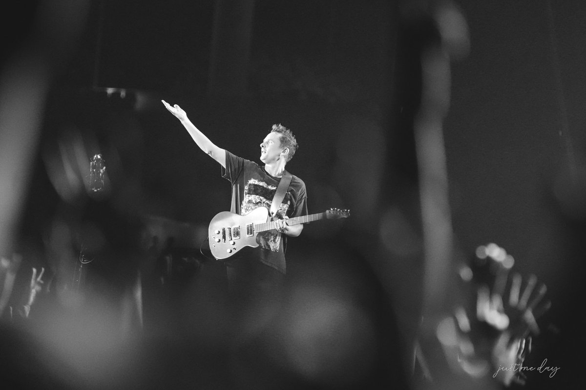 justonedayanon's tweet photo. #Muse #MatthewBellamy 

250927 MUSE LIVE IN KOREA https://t.co/9DxFGVGAVy
