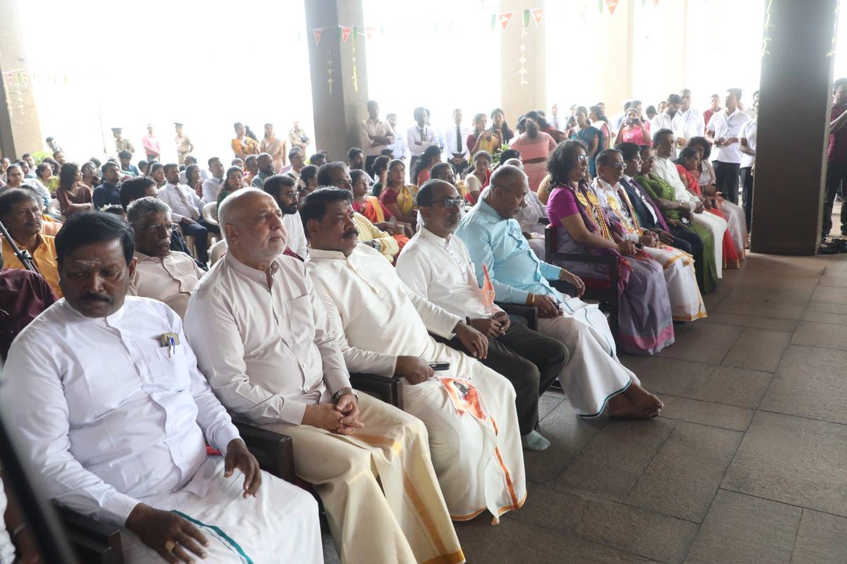 ParliamentLK's tweet image. 📢 இலங்கை பாராளுமன்றத்தில் நவராத்திரி விழா விமரிசையாகக் கொண்டாடப்பட்டது

📢 ශ්‍රී ලංකා පාර්ලිමේන්තුව නවරාත්‍රී පූජෝත්සවය උත්සවාකාරයෙන් සමරයි.

📢 Parliament of Sri Lanka Celebrates the Navratri Festival

🔗 facebook.com/share/p/1CggG5…

#SLparliament #10thParliamentLK #Navaratri2025