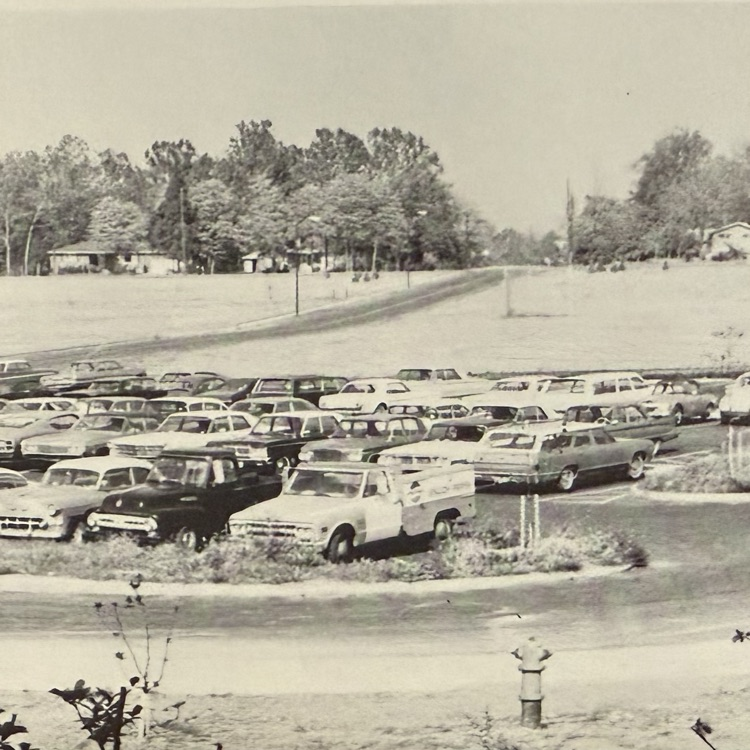 mooremustangs's tweet image. Guess the year?
#KNOWmoore
#throwbackthursday
(Alumni, we would love to connect with the you. Please complete the Google Form, and we will reach out.)

docs.google.com/forms/u/0/d/e/…