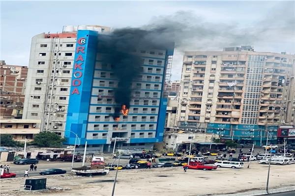 عاجل.. الدفع بسيارات الإطفاء.. حريق هائل في مستشفى راقودة بالإسكندرية.. ومحاولات لاجلاء المرضى #بوابة_أخبار_اليوم 
