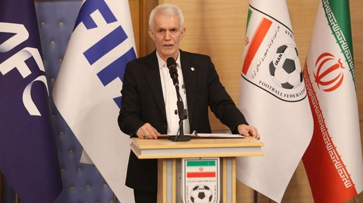 vandasport's tweet image. تلاش جدی برای تعلیق #فوتبال_ایران با ژست پیر دانا

معاون وزیر ورزش که ظاهرا به دستور دادن و سخنرانی علاقه زیادی دارد، متوجه نیست که او در مقام یک مسئول دولتی نباید و نمی تواند در امور مدیریتی فوتبال و قوانین آن اظهارنظر یا حتی ادعای دخالت کند.
ادامه در ...
vandasport.com/3955/