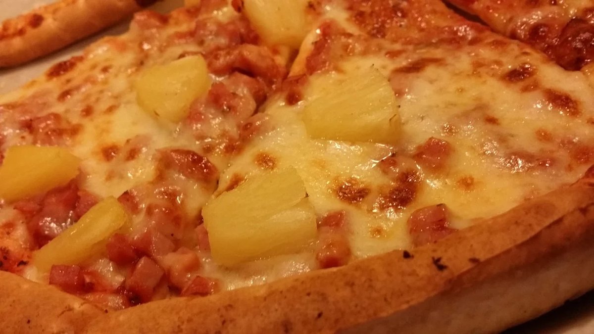 PanterasOFallon's tweet image. Scientific inquiry: Pineapple on pizza? 🍍
Not judging (totally judging).
Need data for O'Fallon Pizza Research Institute.
Vote for science. Possibly civil war.

#PineappleDebate #PizzaScience