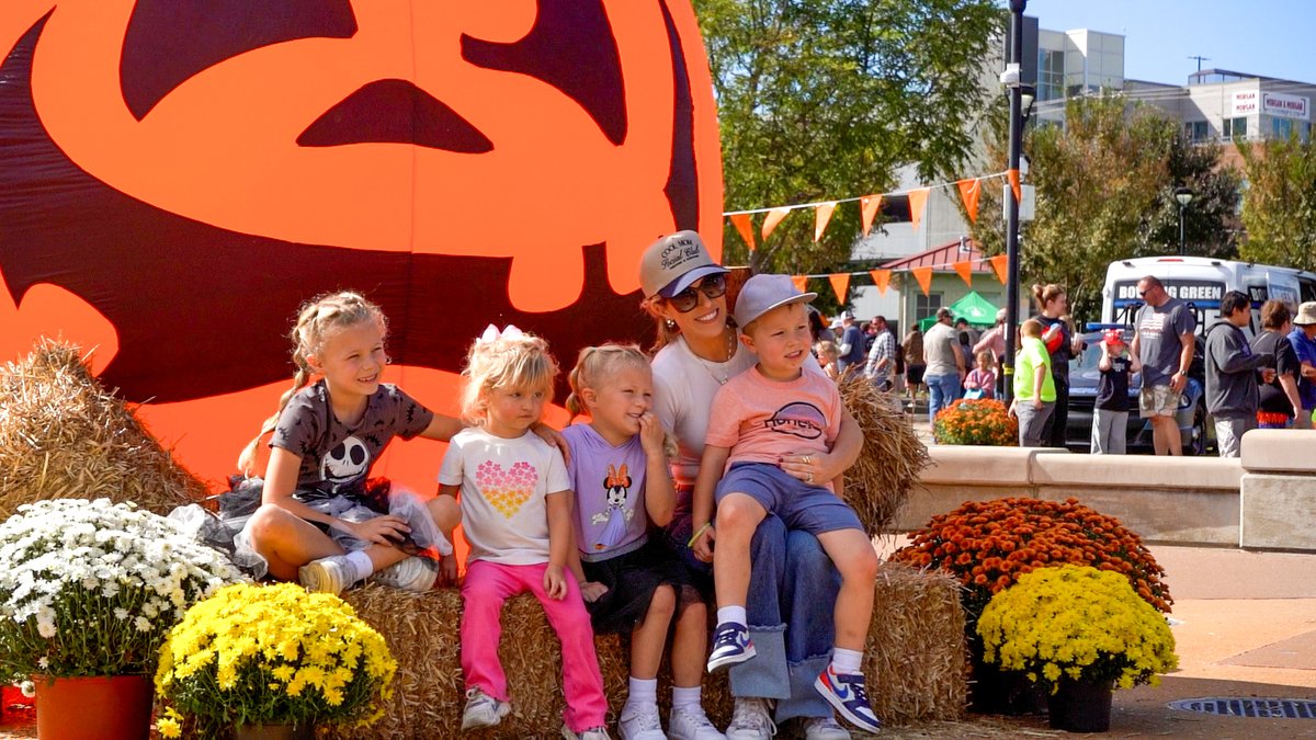 CityofBGKY's tweet image. Today marks only 9 days until the Downtown BGKY Harvest Festival! 🍁 We’re leaf-ing our worries behind at Circus Square, Fountain Square, and SOKY Center — Oct. 18 | 11–4 | FREE!
