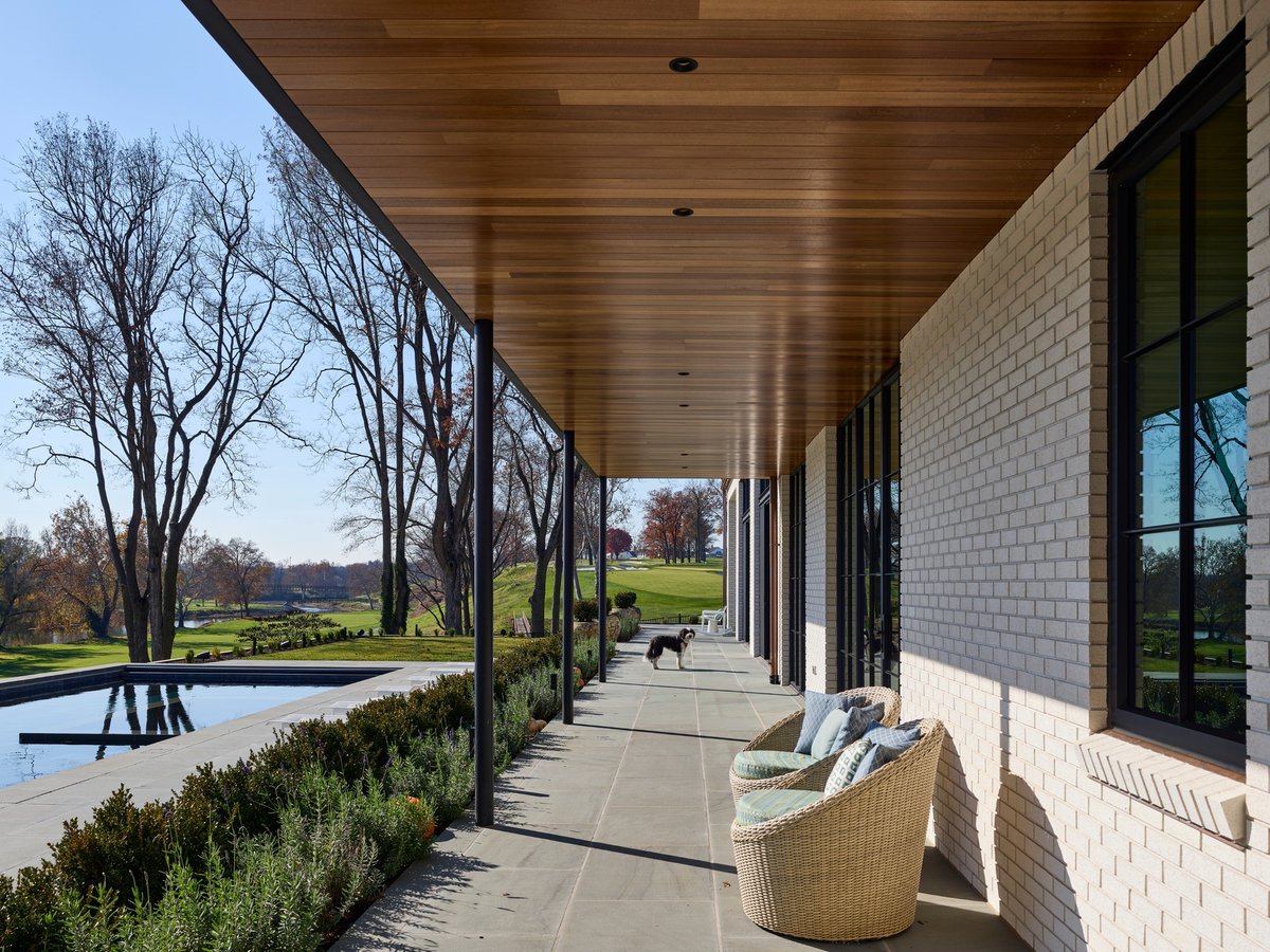 Architizer's tweet photo. Five offset gabled volumes form a village-like home where each structure aligns with views of the river, golf course and surrounding landscape.

📍Lancaster, PA, United States
 
Project by: Ziger|Snead Architects
Details: https://t.co/Xx9aFdKA5Z https://t.co/YX4cOzqgCn